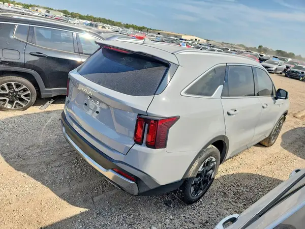 5XYRL4JC6SG351085 — 2025 Kia Sorento, фото 3 с аукциона Copart, Передняя часть