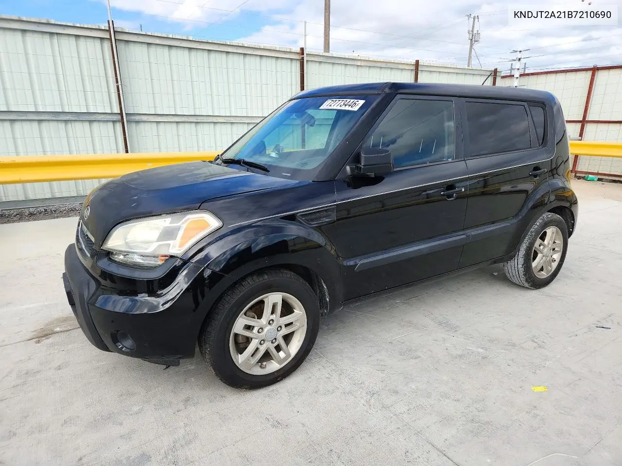 2011 Kia Soul + VIN KNDJT2A21B7210690 фото 1