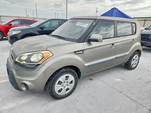 KNDJT2A52D7494800 — 2013 Kia Soul, Град (Hail), фото до ремонта