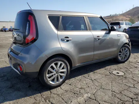 2018 KIA Soul VIN KNDJP3A57J7565513 фото 3