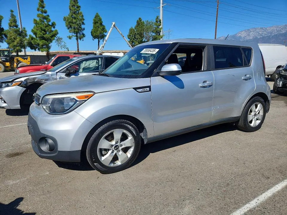 2018 KIA Soul VIN KNDJN2A27J7622329 фото 1