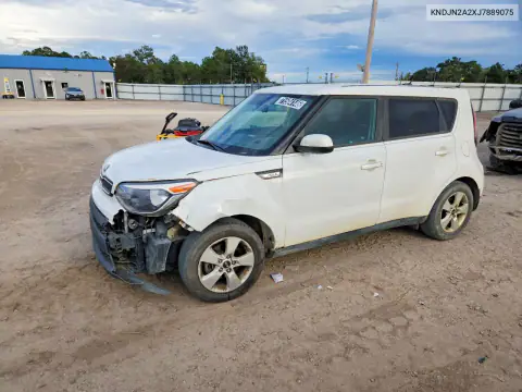KNDJN2A2XJ7889075 — 2018 Kia Soul, Передняя часть, фото до ремонта
