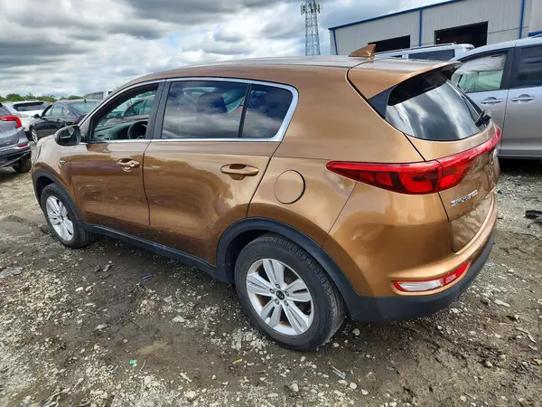 KNDPMCAC8H7220227 — 2017 Kia Sportage, фото 2 с аукциона Copart, Боковая часть