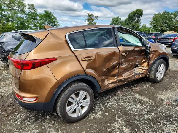 KNDPMCAC8H7220227 — 2017 Kia Sportage, фото 3 с аукциона Copart, Боковая часть