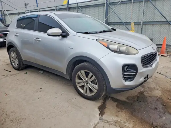 KNDPMCAC0H7046721 — 2017 Kia Sportage, фото 4 с аукциона Copart, Задняя часть