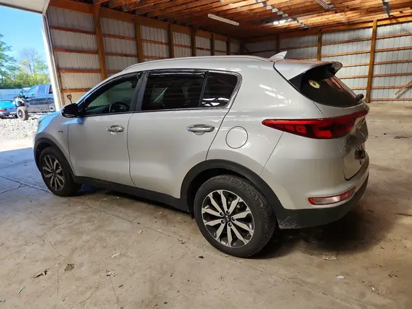 KNDPNCAC2J7373768 — 2018 Kia Sportage, фото 2 с аукциона Copart, Передняя часть