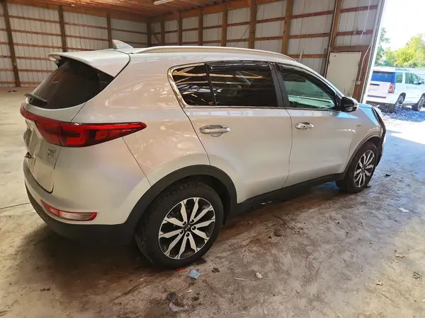 KNDPNCAC2J7373768 — 2018 Kia Sportage, фото 3 с аукциона Copart, Передняя часть