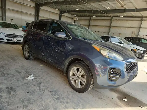 KNDPMCAC1J7403149 — 2018 Kia Sportage, фото 4 с аукциона Copart, Боковая часть