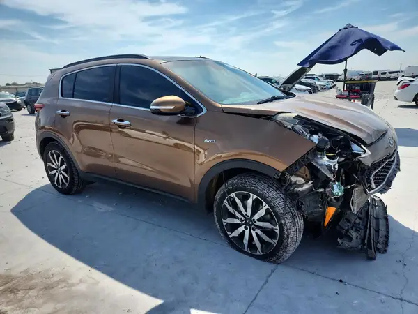 KNDPNCAC3J7388814 — 2018 Kia Sportage, фото 4 с аукциона Copart, Передняя часть