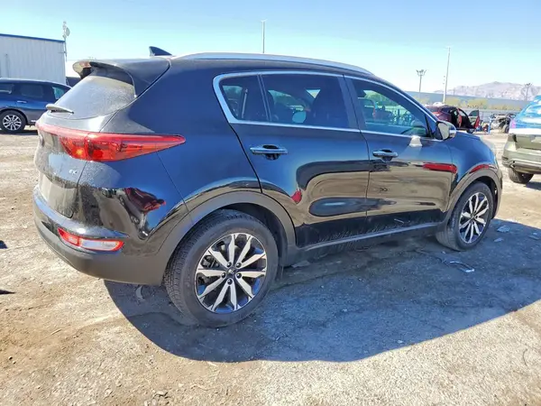 KNDPN3AC1J7353589 — 2018 Kia Sportage, фото 3 с аукциона Copart, Передняя часть