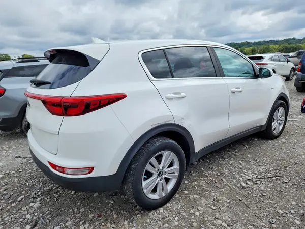 KNDPMCAC4K7503246 — 2019 Kia Sportage, фото 3 с аукциона Copart, Механические повреждения