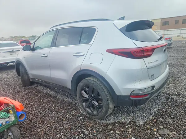 KNDP6CAC3L7638813 — 2020 Kia Sportage, фото 2 с аукциона Copart 13.10.2026, Мелкие вмятины и царапины