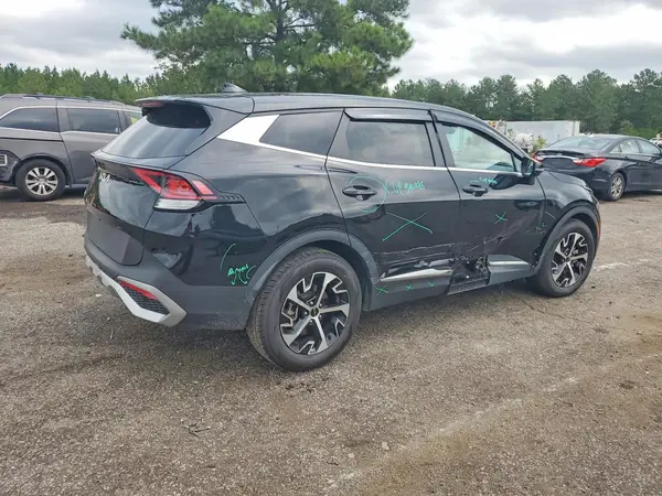 5XYK33AF4PG113443 — 2023 Kia Sportage, фото 3 с аукциона Copart, Боковая часть