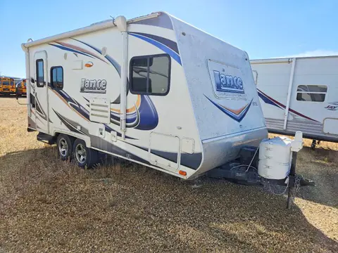 56YTT1627DL313327 — 2014 Lance Recreational Vehicle (rv), Боковая часть (Side), фото до ремонта