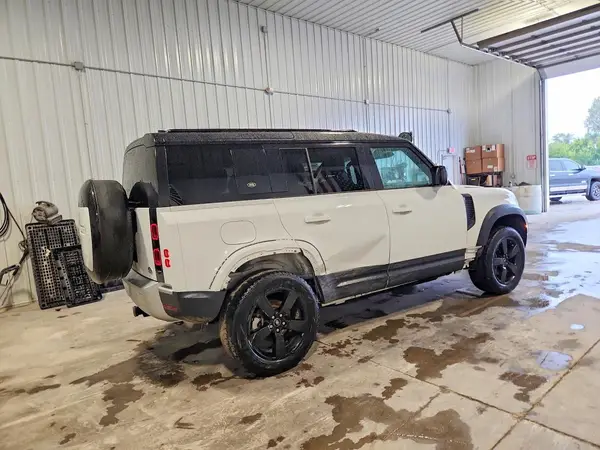 SALEJ7EX1P2123976 — 2023 Land Rover Defender, фото 3 с аукциона Copart, Боковая часть
