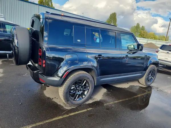 SALEJ7EX8P2237618 — 2023 Land Rover Defender, фото 3 с аукциона Copart, Передняя часть