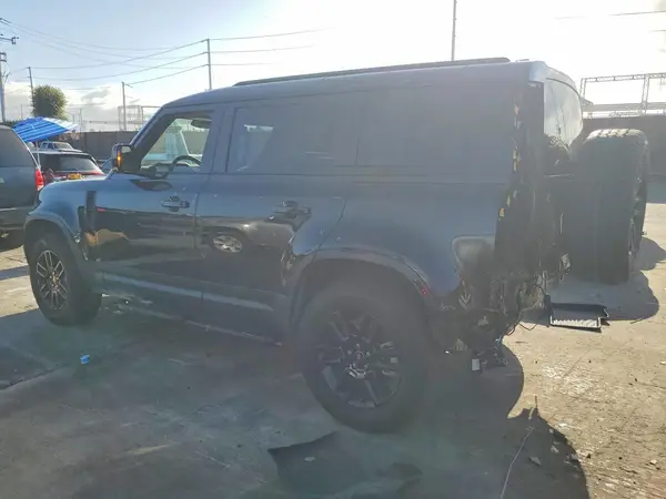 SALEJ7EU0S2371702 — 2025 Land Rover Defender, фото 2 с аукциона Copart, Задняя часть