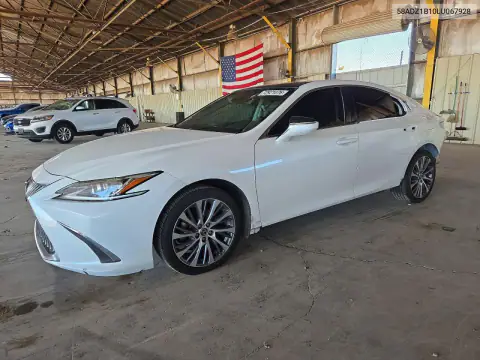 58ADZ1B10LU067928 — 2020 Lexus ES, Задняя часть, фото до ремонта