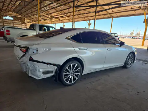 58ADZ1B10LU067928 — 2020 Lexus ES, фото 3 с аукциона Copart, Задняя часть