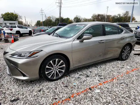 58ADZ1B11MU094525 — 2021 Lexus ES, Задняя часть, фото до ремонта