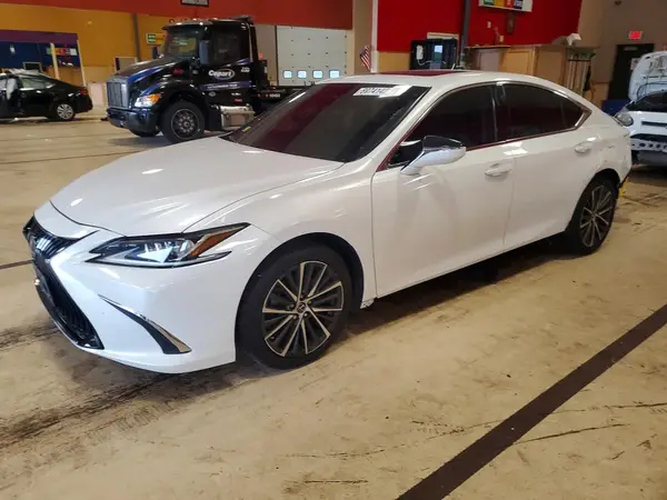 58ADZ1B11PU150855 — 2023 Lexus ES, Задняя часть (Rear End), фото до ремонта