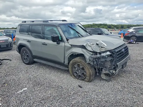JTJTBCDXXR5016137 — 2024 Lexus GX, фото 4 с аукциона Copart, Передняя часть