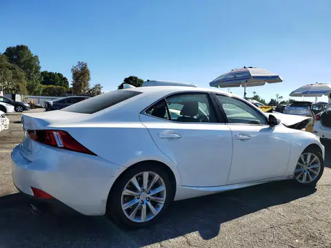 JTHBA1D28G5029944 — 2016 Lexus IS, фото 3 с аукциона Copart 29.09.2026, Передняя часть