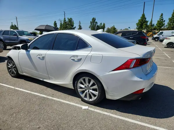 JTHBA1D28G5011251 — 2016 Lexus IS, фото 2 с аукциона Copart, Передняя часть