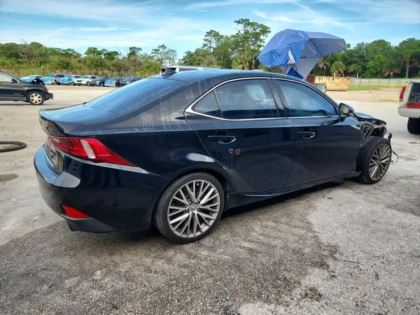 JTHBA1D27G5031362 — 2016 Lexus IS, фото 3 с аукциона Copart, Передняя часть