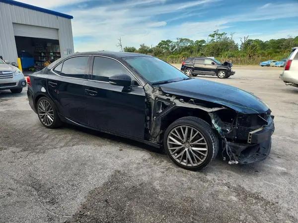 JTHBA1D27G5031362 — 2016 Lexus IS, фото 4 с аукциона Copart, Передняя часть