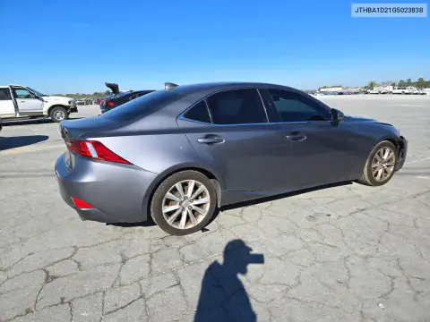 JTHBA1D21G5023838 — 2016 Lexus IS, фото 3 с аукциона Copart, Передняя часть