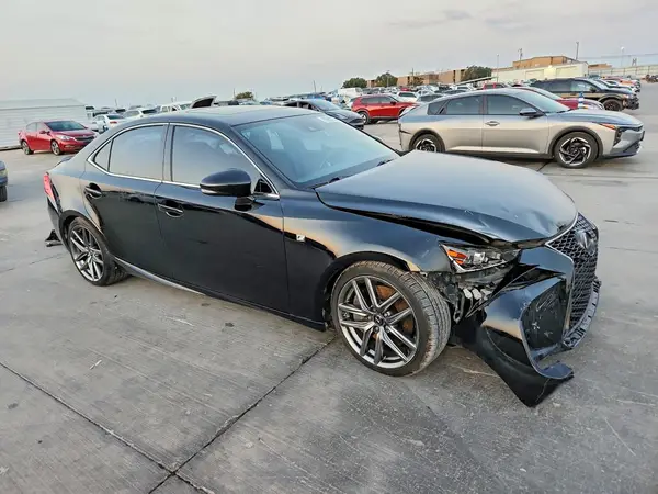 JTHBA1D27H5055470 — 2017 Lexus IS, фото 4 с аукциона Copart, Передняя часть