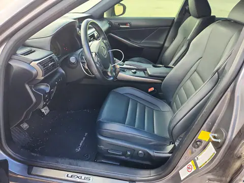 JTHBA1D26K5084448 — 2019 Lexus IS, фото 7 с аукциона Copart, Передняя часть