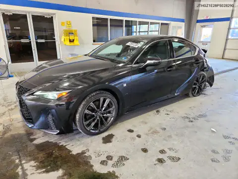 JTHGZ1E28P5028290 — 2023 Lexus IS, Задняя часть, фото до ремонта