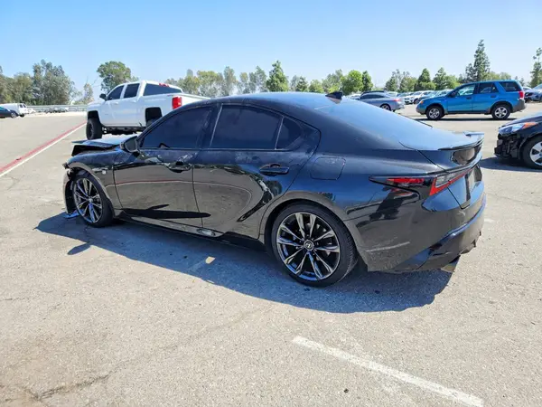 JTHGZ1B26R5077172 — 2024 Lexus IS, фото 2 с аукциона Copart, Передняя часть