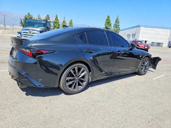 JTHGZ1B26R5077172 — 2024 Lexus IS, фото 3 с аукциона Copart, Передняя часть