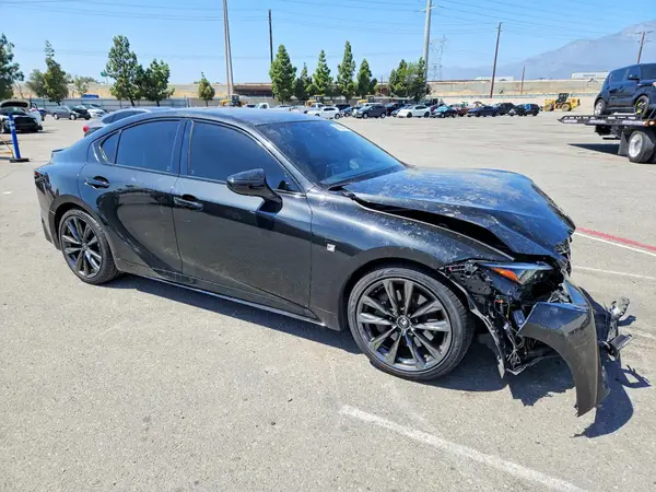 JTHGZ1B26R5077172 — 2024 Lexus IS, фото 4 с аукциона Copart, Передняя часть