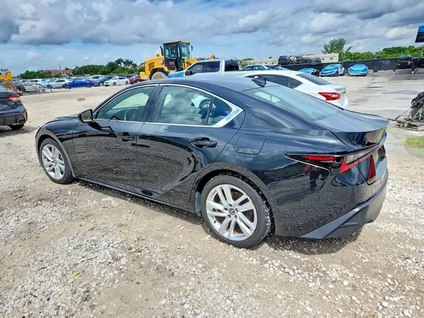 JTHCA1D23R5131918 — 2024 Lexus IS, фото 2 с аукциона Copart, Боковая часть