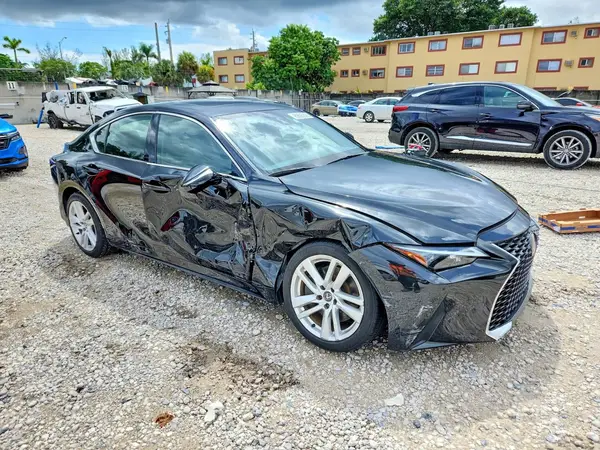 JTHCA1D23R5131918 — 2024 Lexus IS, фото 4 с аукциона Copart, Боковая часть