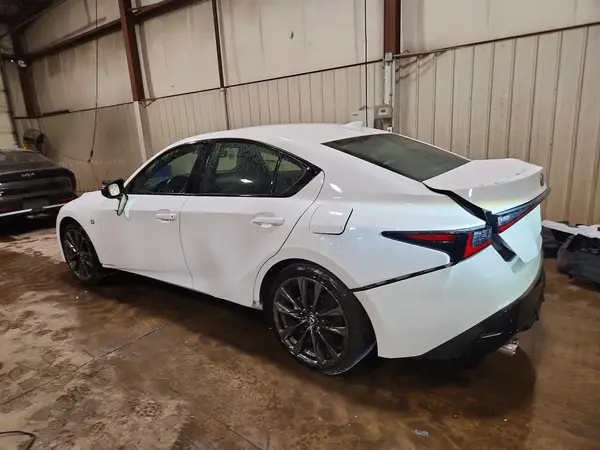JTHGZ1E23S5042543 — 2025 Lexus IS, фото 2 с аукциона Copart, Задняя часть