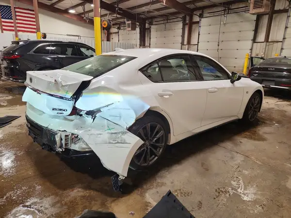 JTHGZ1E23S5042543 — 2025 Lexus IS, фото 3 с аукциона Copart, Задняя часть