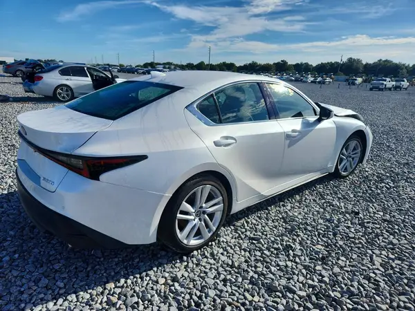 JTHCA1D27S5134049 — 2025 Lexus IS, фото 3 с аукциона Copart, Передняя часть