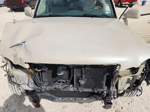 JTJHT00W053555371 — 2005 Lexus LX, Передняя часть, фото до ремонта