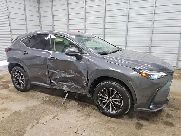JTJADCAZ8P5013130 — 2023 Lexus NX, фото 4 с аукциона Copart, Боковая часть