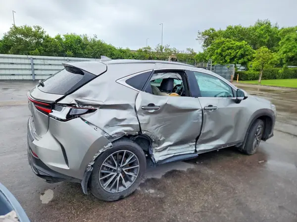 JTJGGCEZ0R2013705 — 2024 Lexus NX, фото 3 с аукциона Copart, Опрокидывание