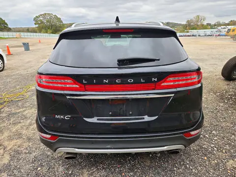 5LMCJ1D94KUL44637 — 2019 Lincoln MKC, Передняя часть, фото до ремонта
