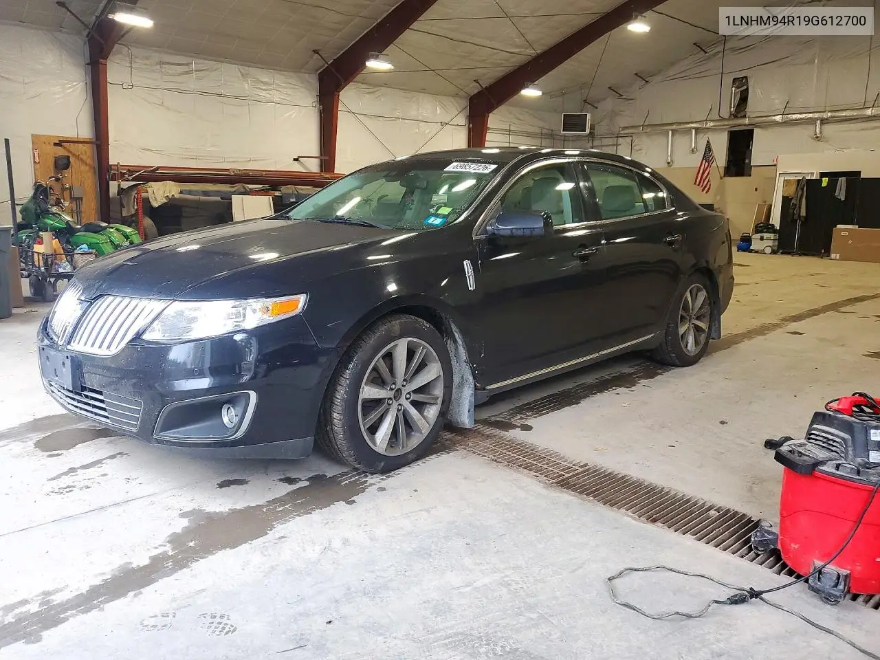 1LNHM94R19G612700 Lincoln MKS 2009 — повреждение Передняя часть, фото до ремонта
