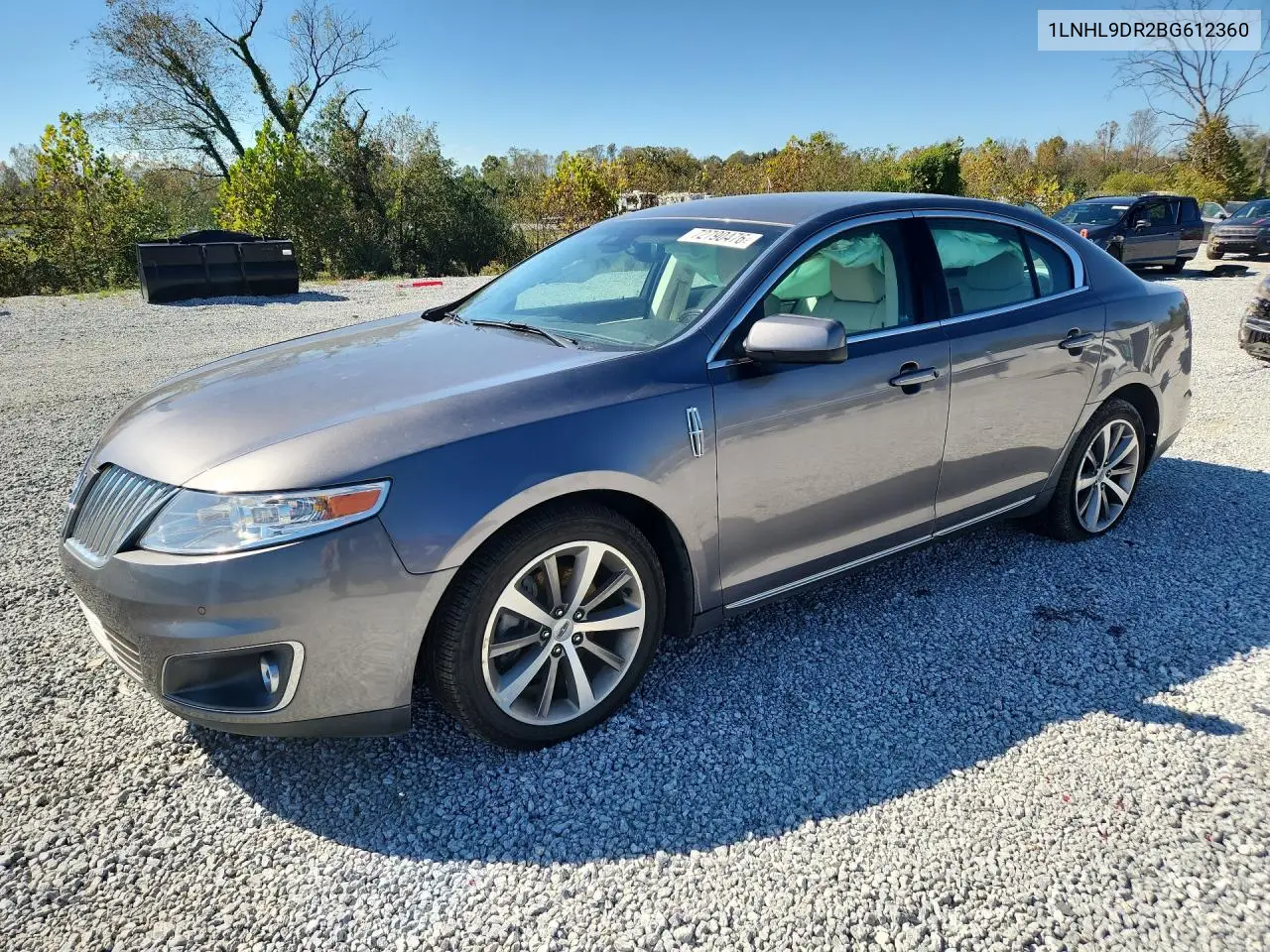 1LNHL9DR2BG612360 Lincoln MKS 2011 — повреждение Боковая часть, фото до ремонта