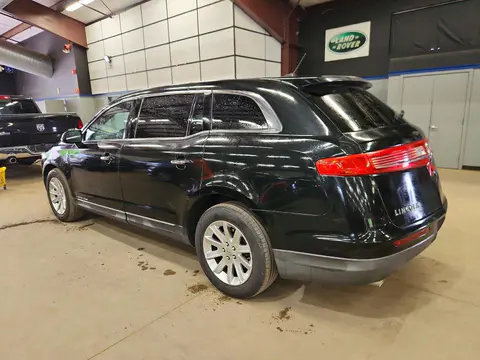 2014 Lincoln MKT VIN 2LMHJ5NK7EBL55938 фото 2