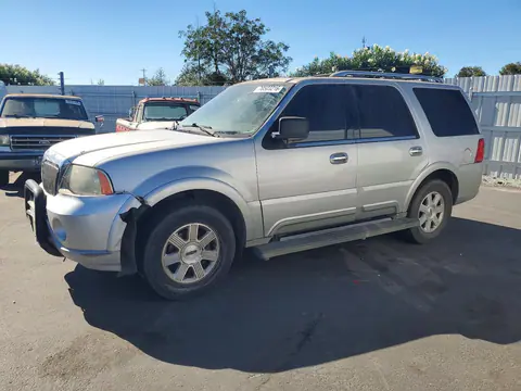 5LMFU27R23LJ38679 — 2003 Lincoln Navigator, Передняя часть, фото до ремонта